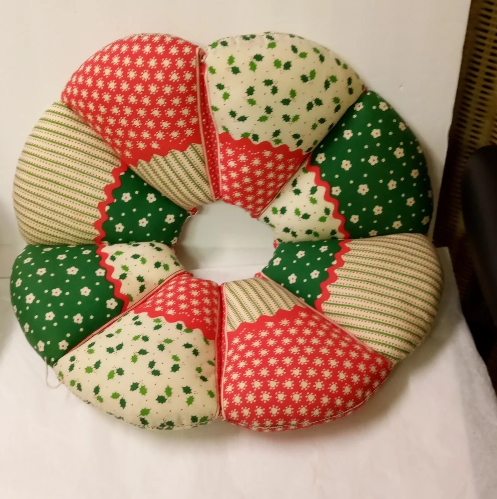 Wreath Handcrafted Christmas Pillow  BEAUTIFUL Floral Check Prints